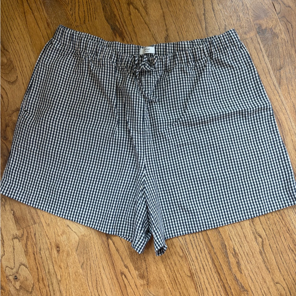 Aritzia The Lodge Short™ Mid-Thigh - CruiseLinen™ Shorts